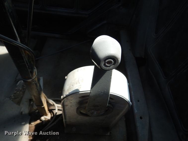 image for item HI9879 1991 Mack RD690S  water truck