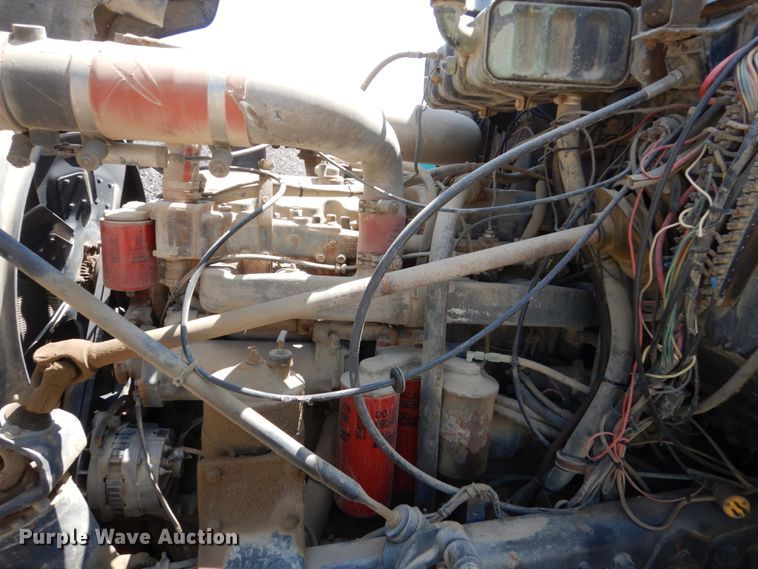 image for item HI9879 1991 Mack RD690S  water truck