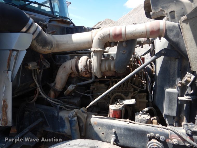 image for item HI9879 1991 Mack RD690S  water truck
