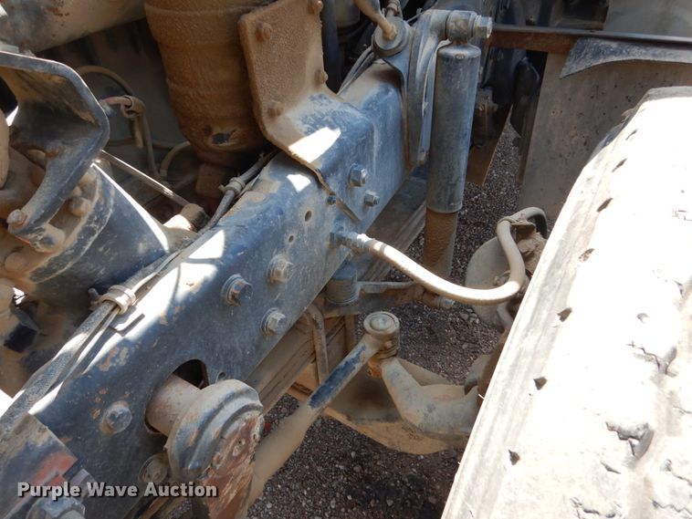 image for item HI9879 1991 Mack RD690S  water truck