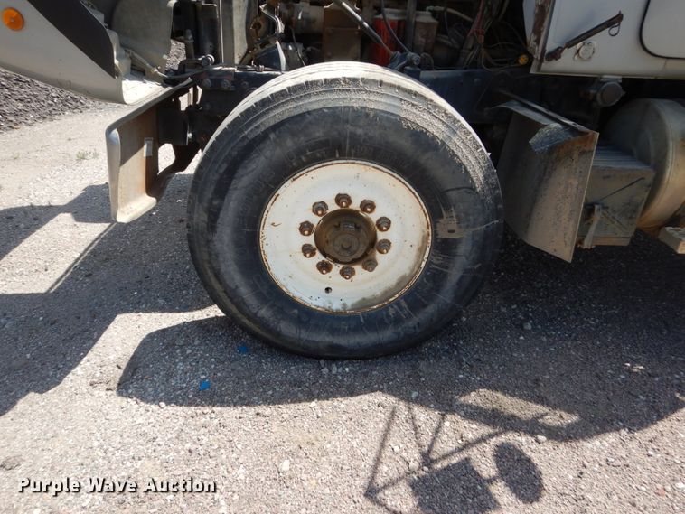 image for item HI9879 1991 Mack RD690S  water truck