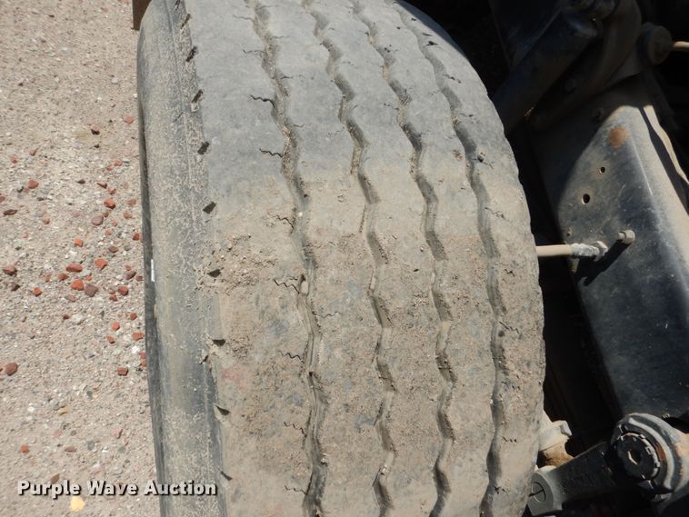 image for item HI9879 1991 Mack RD690S  water truck