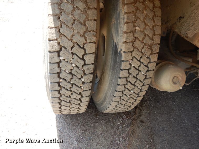 image for item HI9879 1991 Mack RD690S  water truck