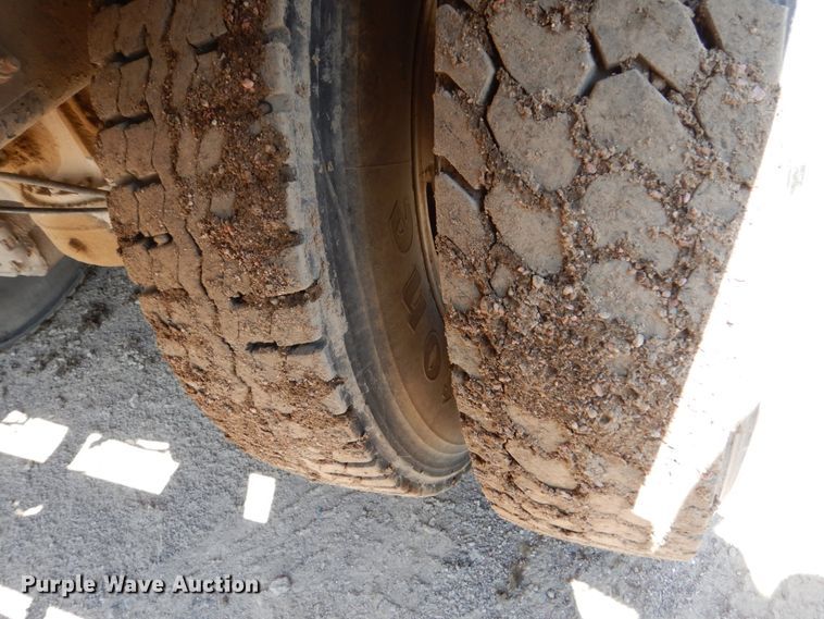 image for item HI9879 1991 Mack RD690S  water truck