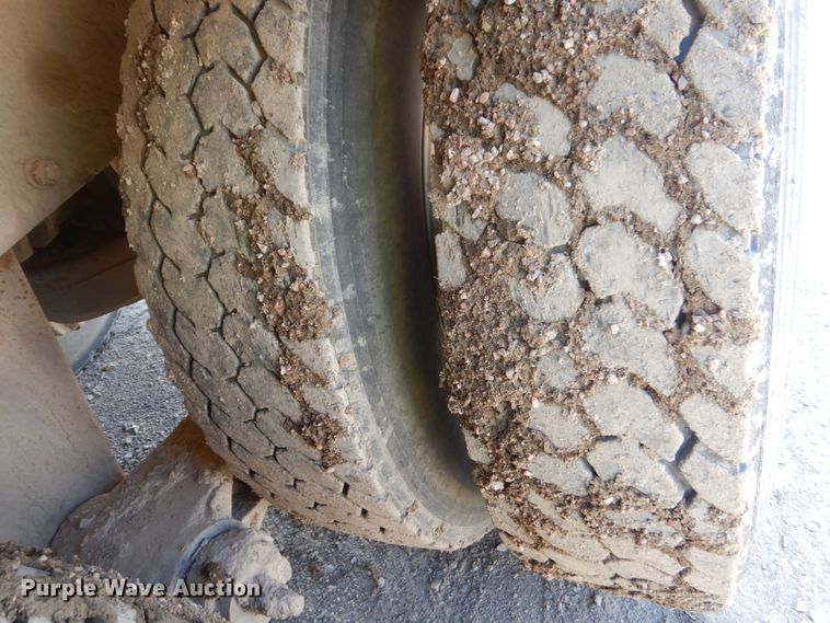 image for item HI9879 1991 Mack RD690S  water truck