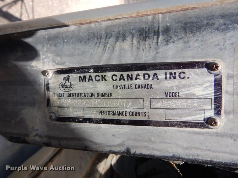 image for item HI9879 1991 Mack RD690S  water truck