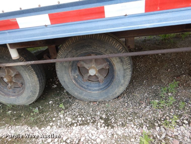 image for item HI9883 1992 Miller  job site office trailer