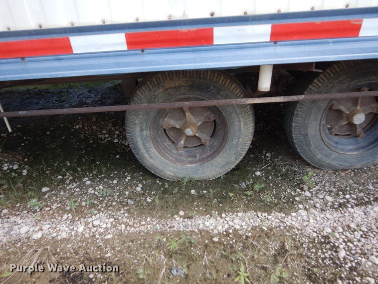 image for item HI9883 1992 Miller  job site office trailer