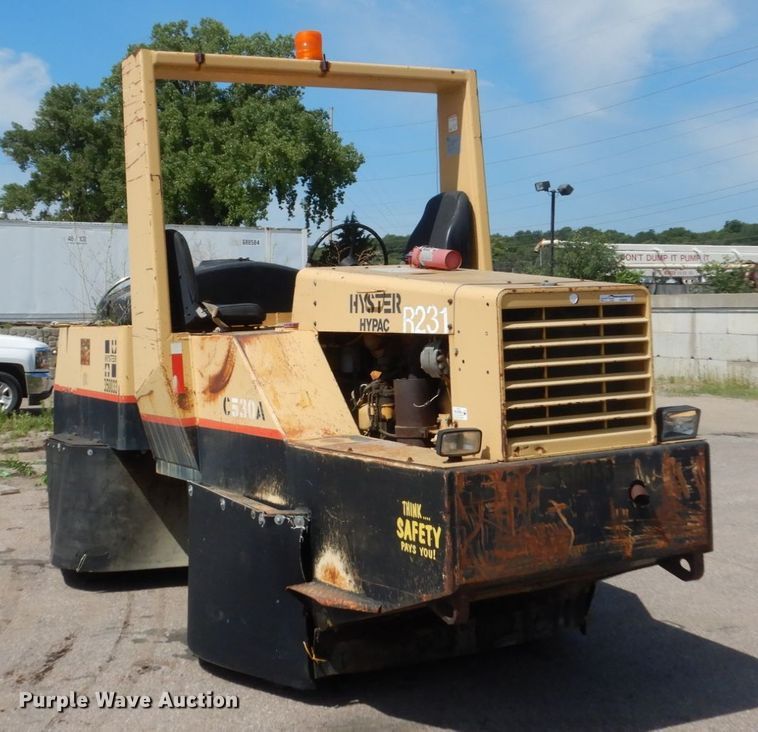 image for item HI9902 Hyster C530A  pneumatic roller