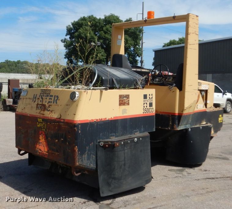 image for item HI9902 Hyster C530A  pneumatic roller