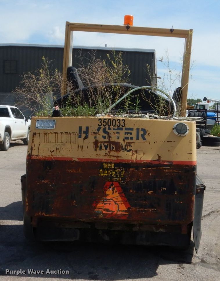 image for item HI9902 Hyster C530A  pneumatic roller