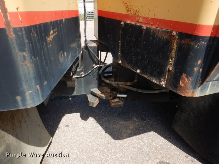 image for item HI9902 Hyster C530A  pneumatic roller