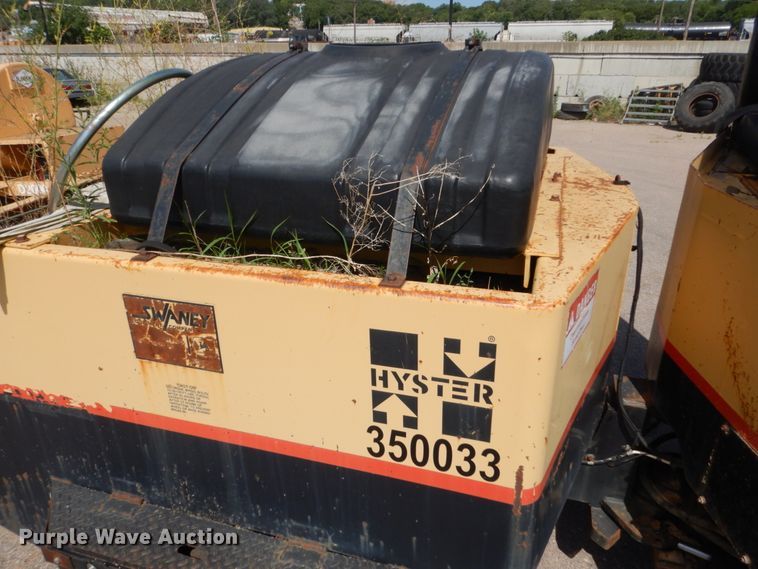 image for item HI9902 Hyster C530A  pneumatic roller