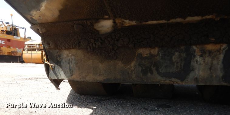 image for item HI9902 Hyster C530A  pneumatic roller