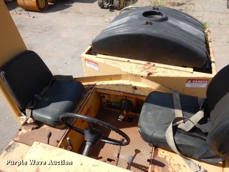 image for item HI9902 Hyster C530A  pneumatic roller