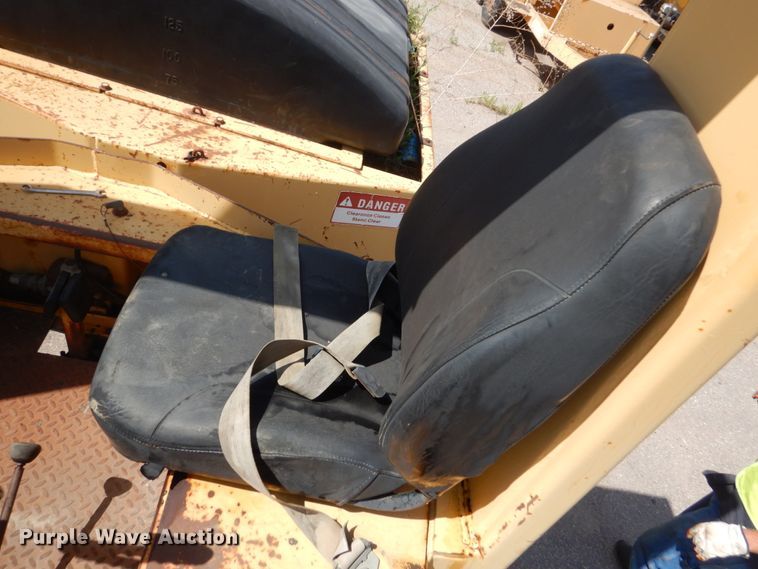 image for item HI9902 Hyster C530A  pneumatic roller