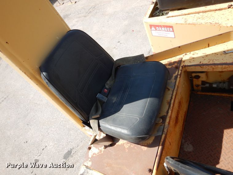 image for item HI9902 Hyster C530A  pneumatic roller