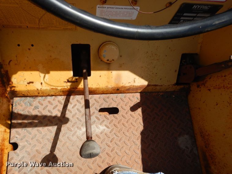 image for item HI9902 Hyster C530A  pneumatic roller