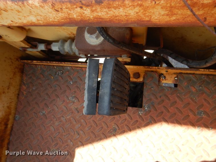 image for item HI9902 Hyster C530A  pneumatic roller