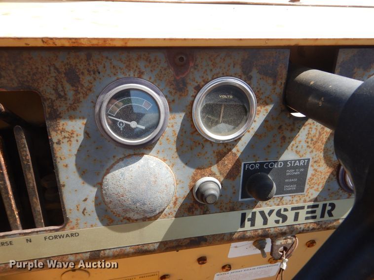 image for item HI9902 Hyster C530A  pneumatic roller