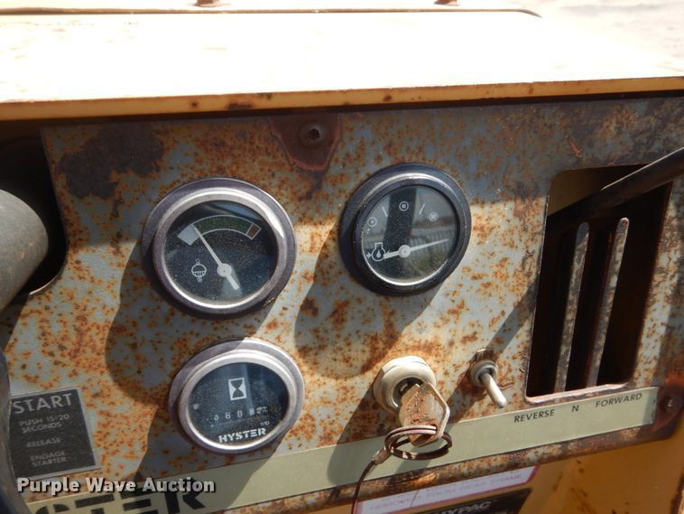 image for item HI9902 Hyster C530A  pneumatic roller