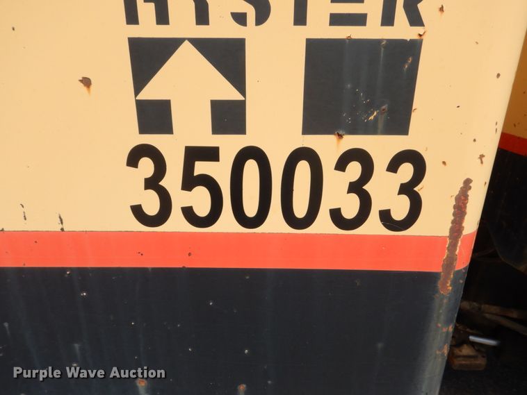 image for item HI9902 Hyster C530A  pneumatic roller