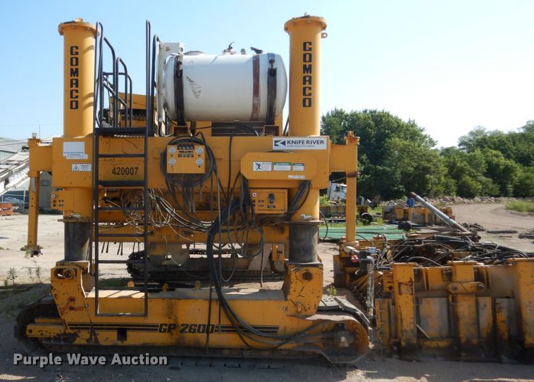 image for item HI9903 Gomaco GP-2600  slipform paver