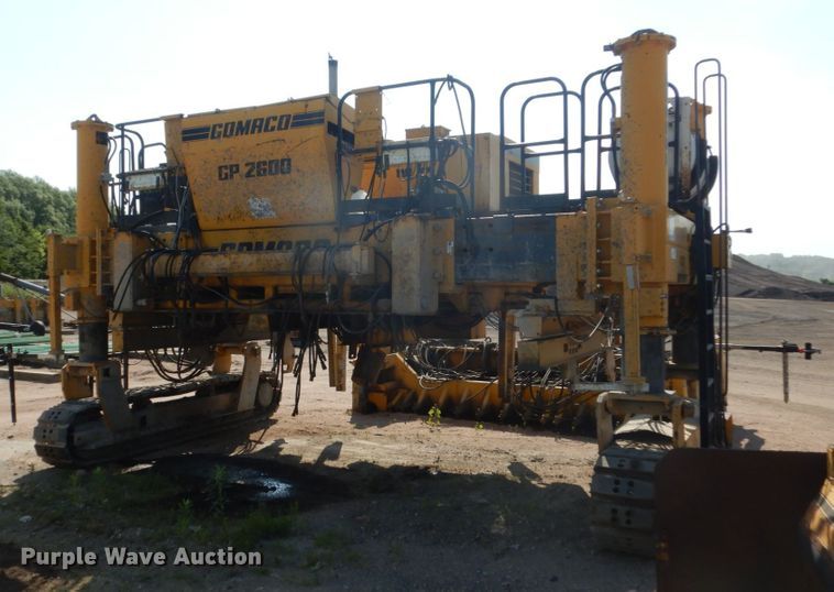 image for item HI9903 Gomaco GP-2600  slipform paver