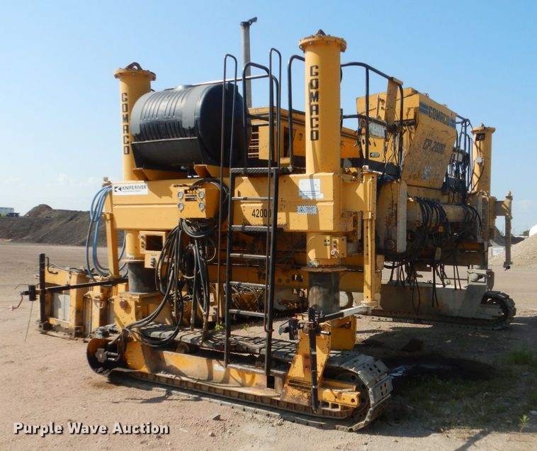 image for item HI9903 Gomaco GP-2600  slipform paver