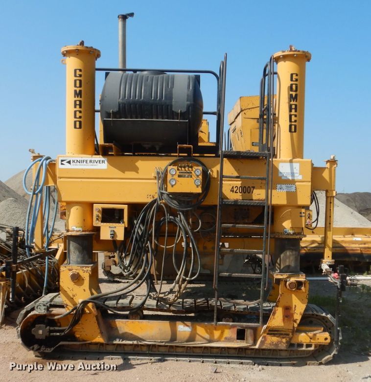 image for item HI9903 Gomaco GP-2600  slipform paver