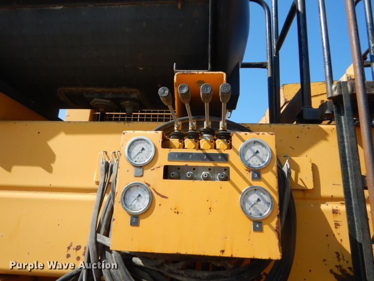 image for item HI9903 Gomaco GP-2600  slipform paver