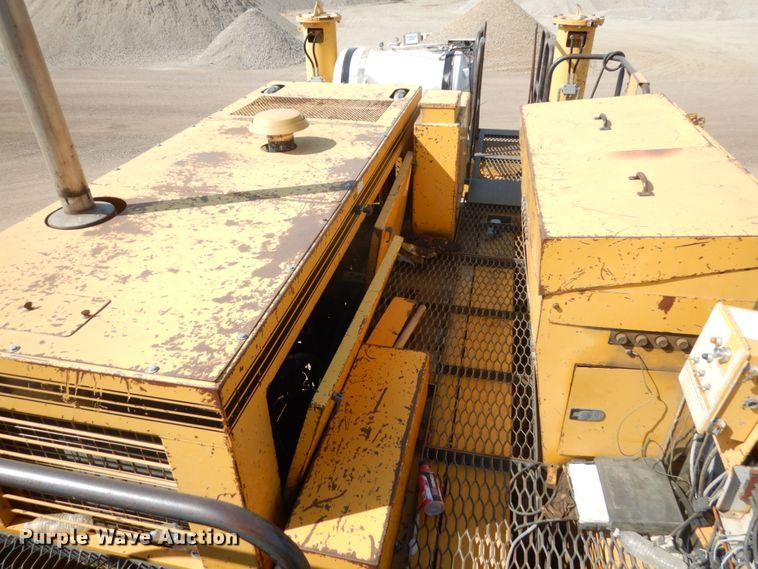 image for item HI9903 Gomaco GP-2600  slipform paver