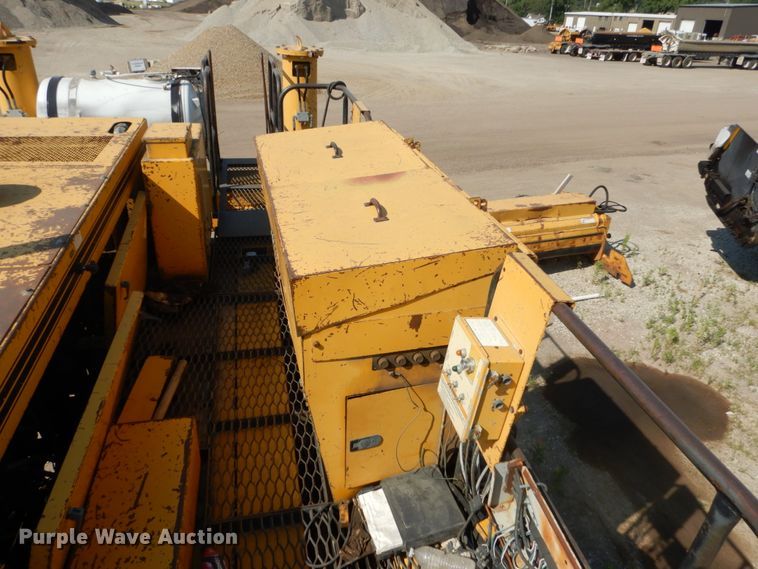 image for item HI9903 Gomaco GP-2600  slipform paver