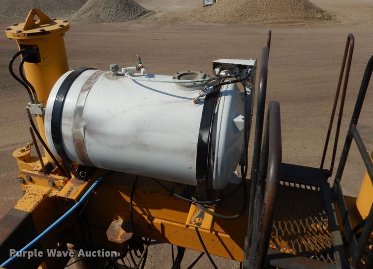 image for item HI9903 Gomaco GP-2600  slipform paver