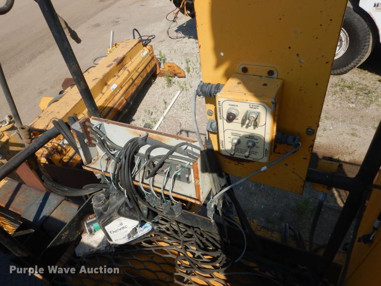 image for item HI9903 Gomaco GP-2600  slipform paver