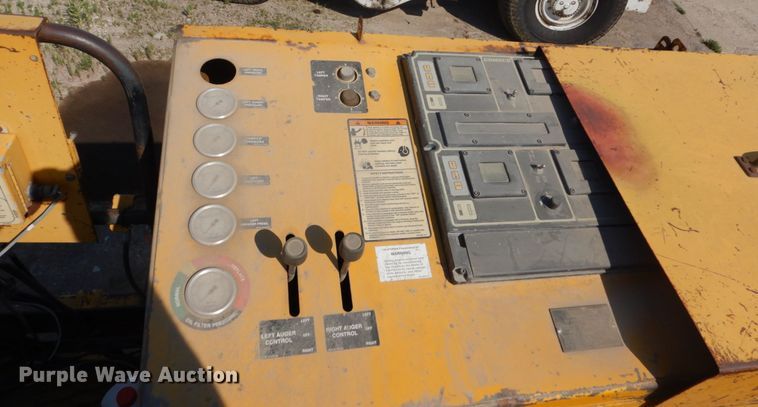 image for item HI9903 Gomaco GP-2600  slipform paver