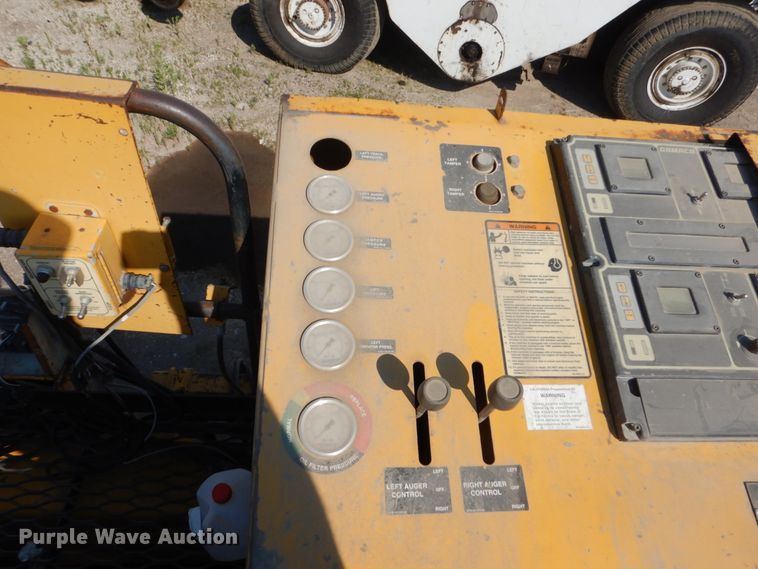 image for item HI9903 Gomaco GP-2600  slipform paver