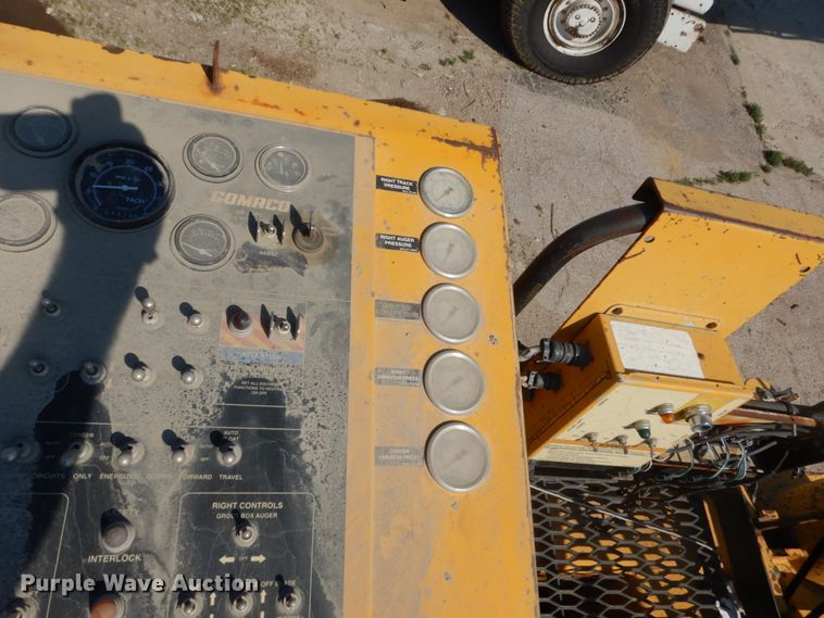 image for item HI9903 Gomaco GP-2600  slipform paver