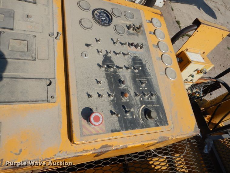 image for item HI9903 Gomaco GP-2600  slipform paver