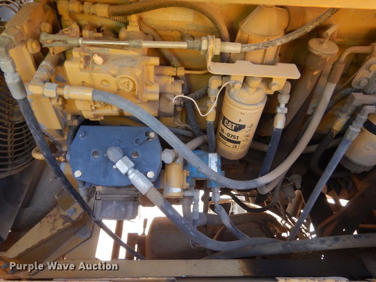 image for item HI9903 Gomaco GP-2600  slipform paver