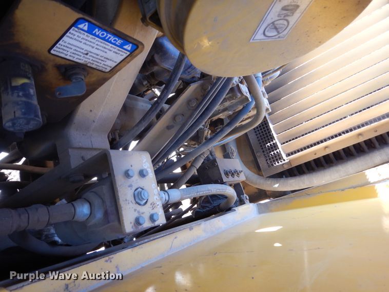 image for item HI9903 Gomaco GP-2600  slipform paver