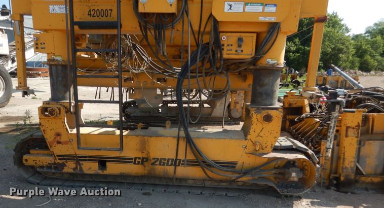 image for item HI9903 Gomaco GP-2600  slipform paver