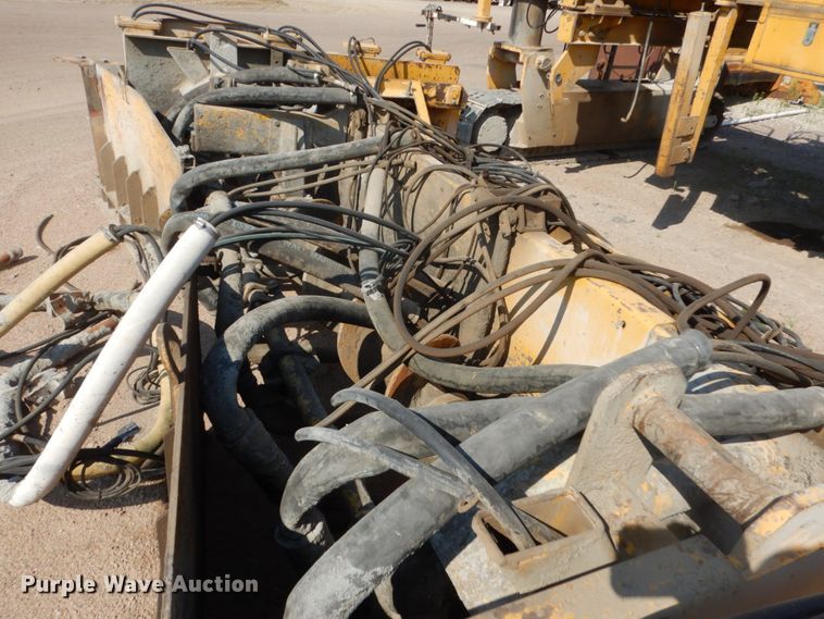 image for item HI9903 Gomaco GP-2600  slipform paver