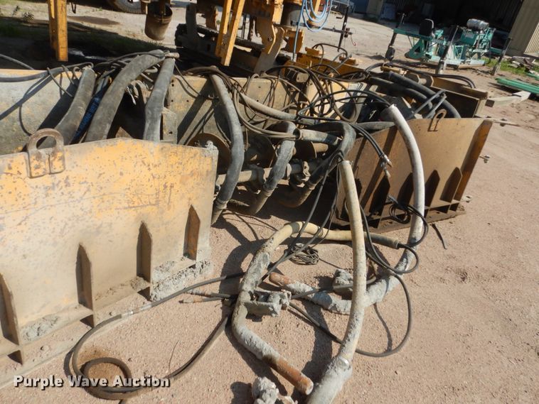 image for item HI9903 Gomaco GP-2600  slipform paver