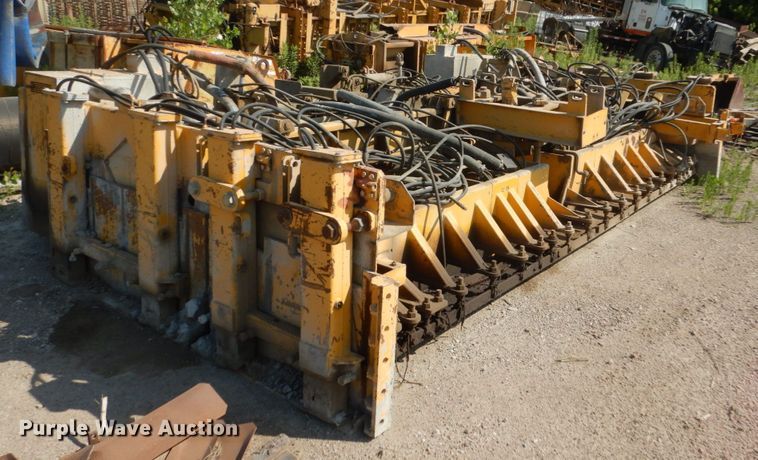 image for item HI9903 Gomaco GP-2600  slipform paver