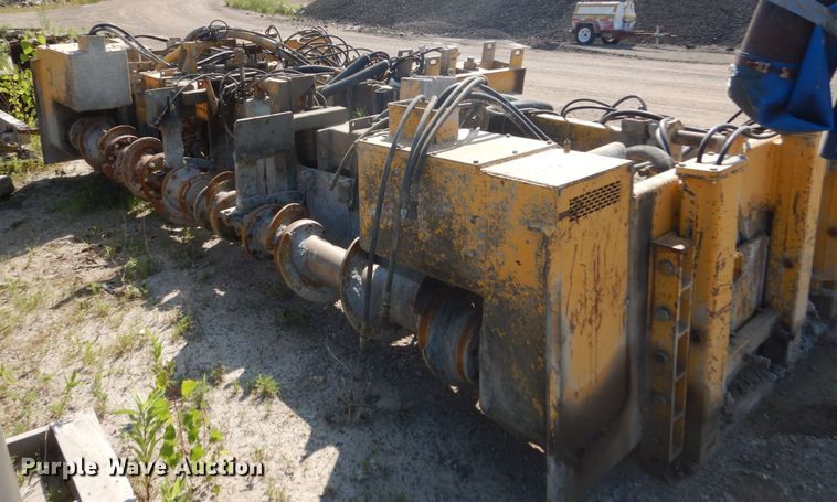 image for item HI9903 Gomaco GP-2600  slipform paver