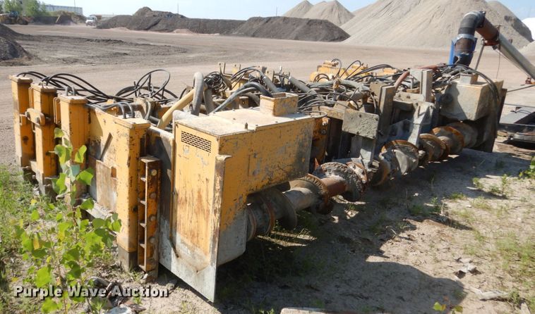 image for item HI9903 Gomaco GP-2600  slipform paver