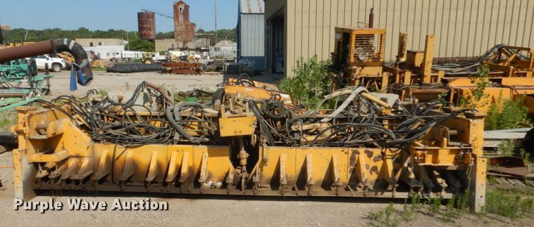 image for item HI9903 Gomaco GP-2600  slipform paver