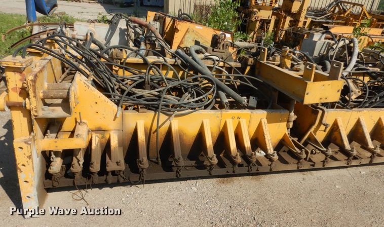 image for item HI9903 Gomaco GP-2600  slipform paver