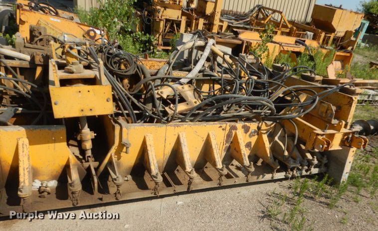 image for item HI9903 Gomaco GP-2600  slipform paver